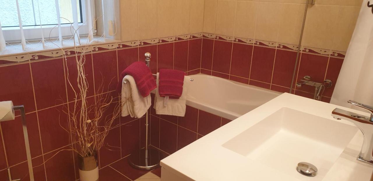 Topart Apartman Тапольца Экстерьер фото
