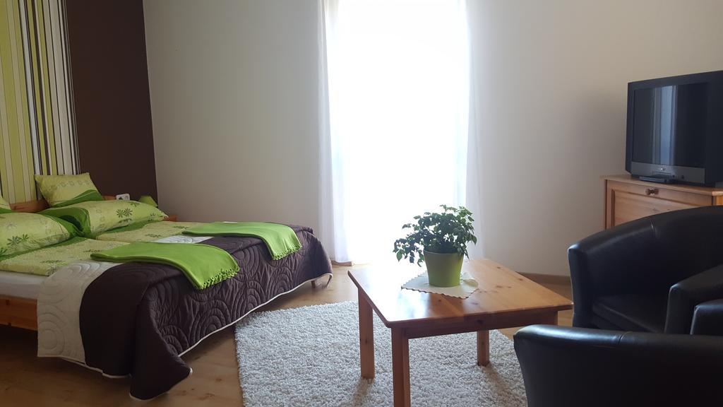 Topart Apartman Тапольца Экстерьер фото